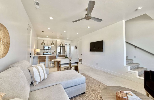 Luxury Townhome w/Red Rock Views Near Zion & Bryce