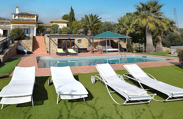 Luxury, tranquillity and culture near El Torcal de Antequera