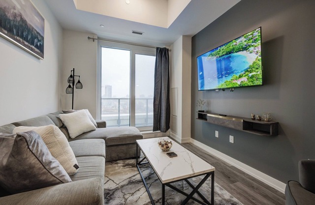 Luxury Two Bedroom Condo w/King Bed & Gym