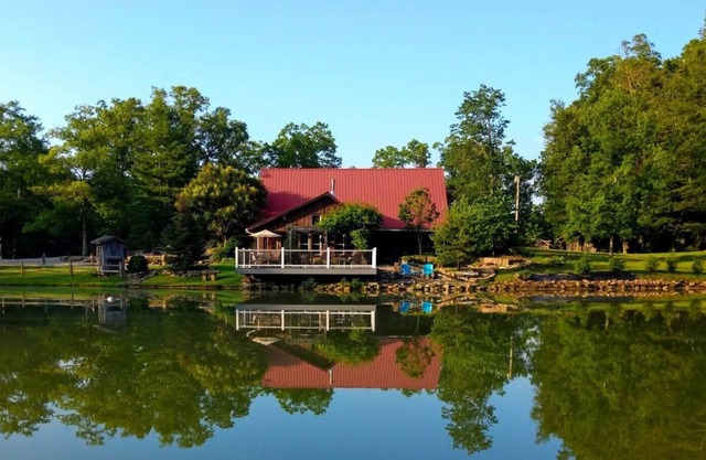 Luxury Vacation and Hunting Cabin with Hot Tub, Game Room, and Pond