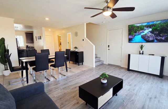 ⭐️ Luxury Vibes. Stylish home just 15 min to Downtown! ✅️