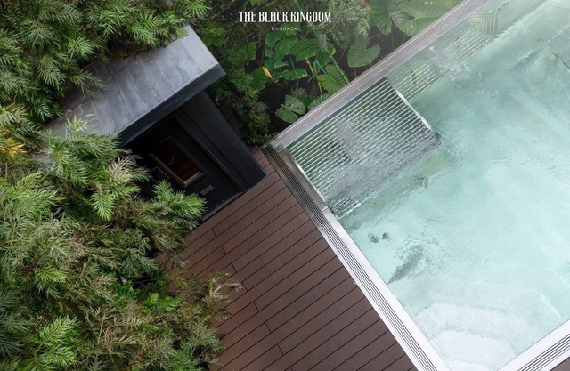 Luxury villa near Chao Phraya River — 150 meters from MRT Bang O