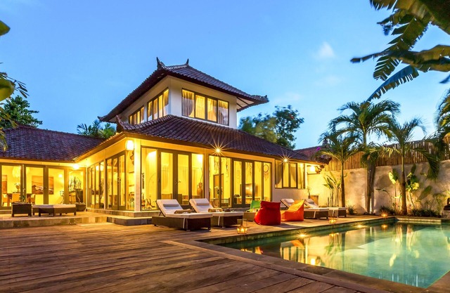 LUXURY Villa 3BR Kudeta BEACH, 400m to the Beach, SEMINYAK CENTER,300 meter