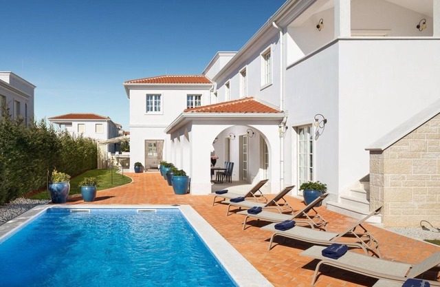 Luxury villa Cleo with private pool and garden, nearby sea, Porec