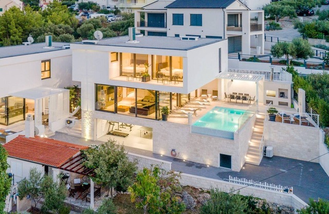 Luxury Villa Complex Pax & Vitae with heated infinity pools, 16 sleeps