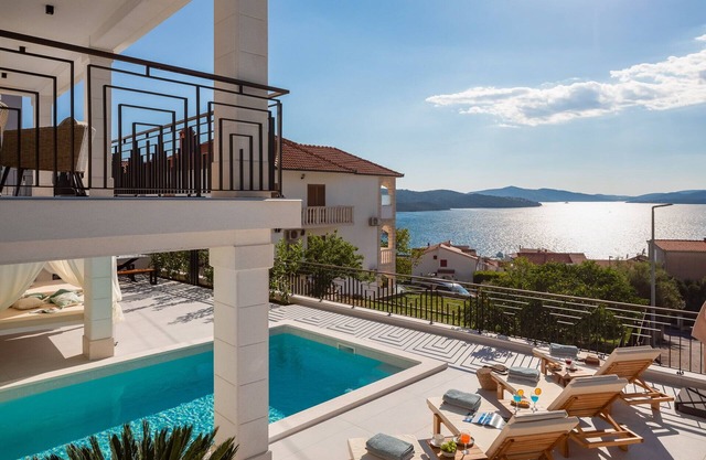 Luxury Villa de Mar with Pool