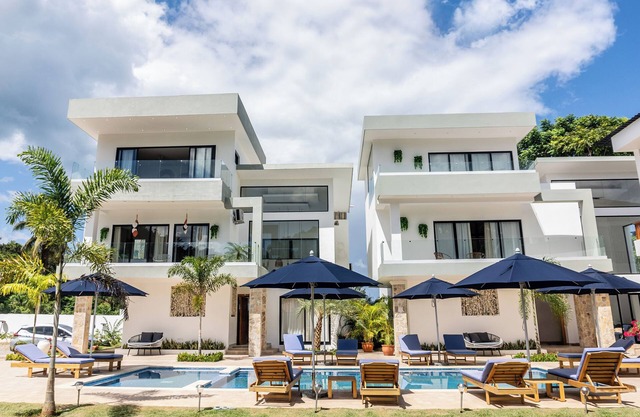 Luxury Villa for 10 Guests with Pool and Jacuzzi