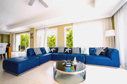 Luxury Villa Iberosta Del Mar - 4BDR, Private Beach, Pool & Jacuzzi