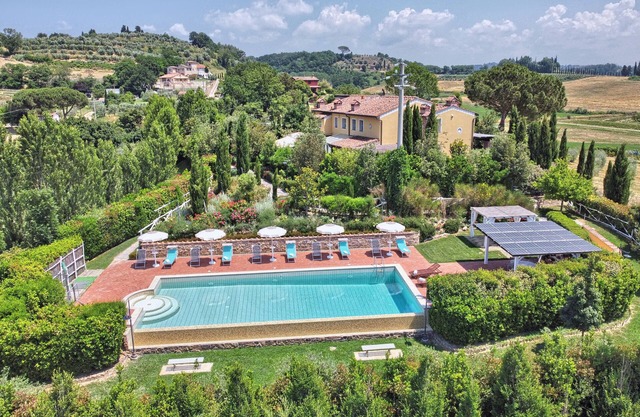 Luxury Villa in Tuscany with Pool near Pisa and Florence - Ten Bedrooms 20 pl