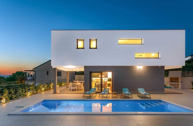 Luxury villa LEA MAGDALENA with heated pool