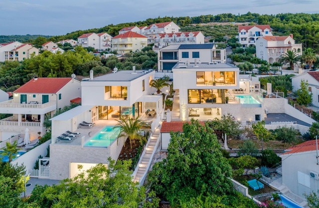 Luxury Villa Pont & Ourea with 2 heated pool, sea view, bbq, family, stylish