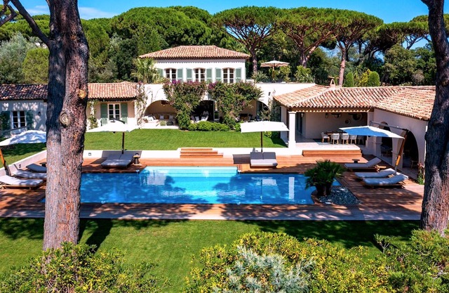 High-End Villa Retreats in Saint-Tropez | BedroomVillas™