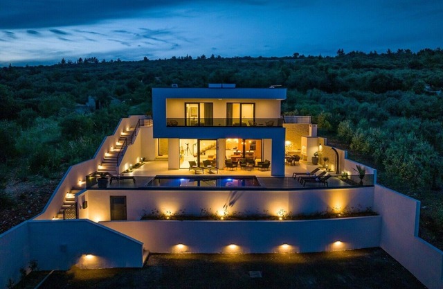 Luxury Villa Spectrum pool 32m2 sauna, family, sea view, bbq