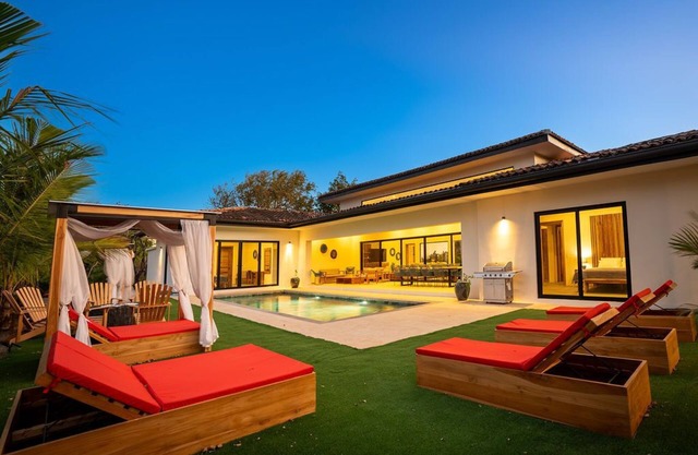 Luxury Villa w/Pool - Perfect for Families & Friends