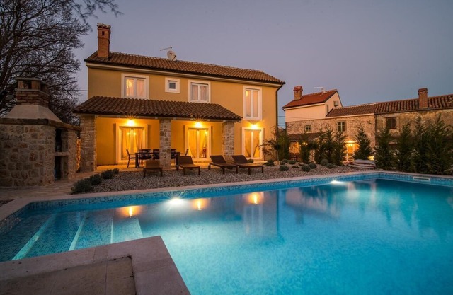 Luxury villa with a swimming pool Garica, Krk (K-17893)