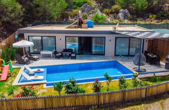 Luxury Villa with Jacuzzi in Kas