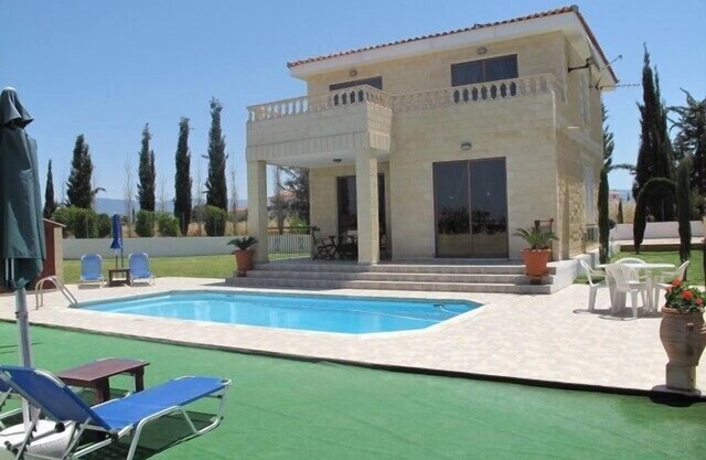 Luxury villa with pool and superb views of the sea and the sunset