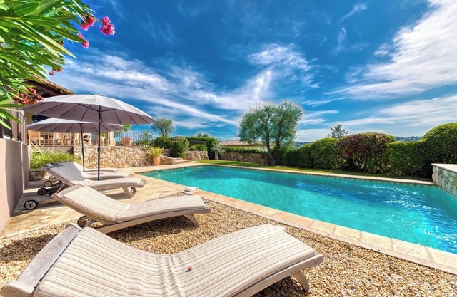 Luxury Villa with Pool, Sauna, BBQ, Gym, AC