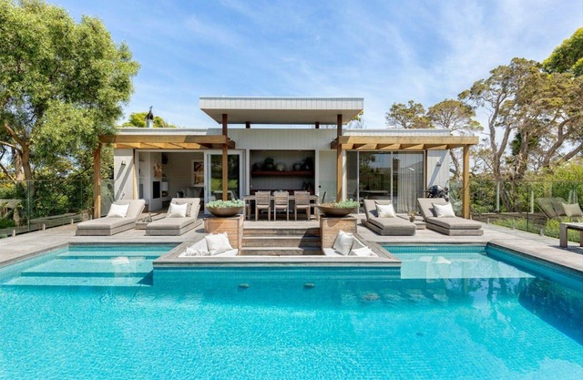 Luxury Villas Victoria on Portsea (Solar Heated Pool)