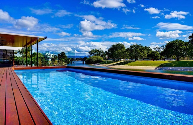 Luxury Villas Whitehaven (Heated pool)