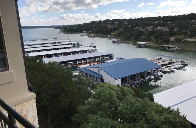 Luxury Waterfront Condo Lake Travis - Long Term Welcome