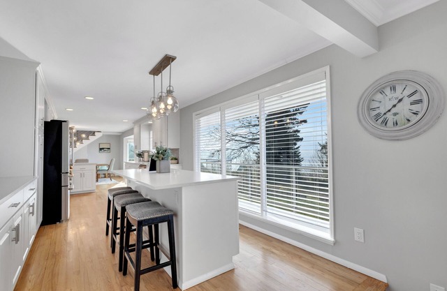 Luxury Waterfront Paradise, Gym, Private Backyard