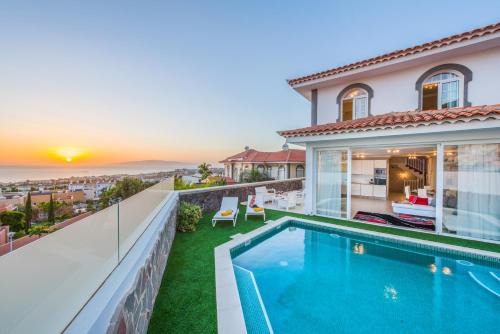 LUXURY WHITE VILLA with sea view, heated pool