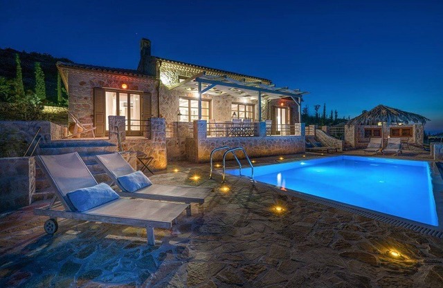 Luxury Zakynthos Villa |Moore Villa | 8 Guests - 4 Bed | Agios Nikolaos