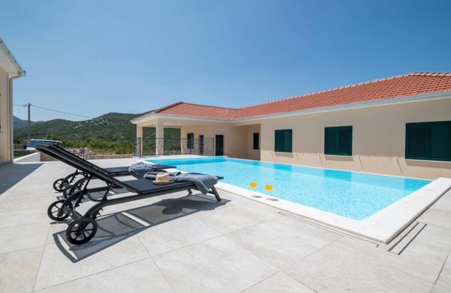 LUXUS-VILLA mit 4 Schlafzimmern und POOL in der Nähe von Dubrovnik Kroatien und Bosnien