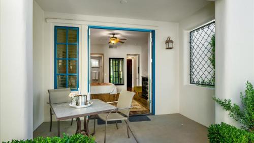 LV033 Quaint Downstairs Legacy Villas Suite