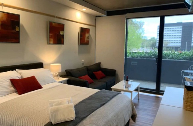 Lyne4 · Deluxe Studio Apartment in the Center of Canberra