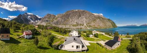 Lyngen Flexible Living - Alpine cabins at the start of the mountain