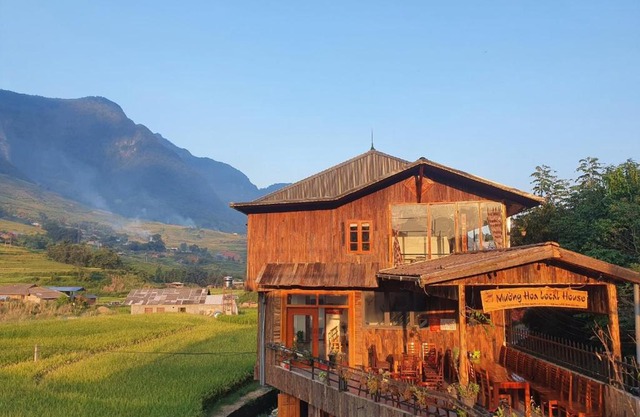 Mường Hoa Local House