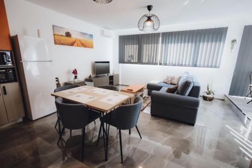 M&D Felix Suites