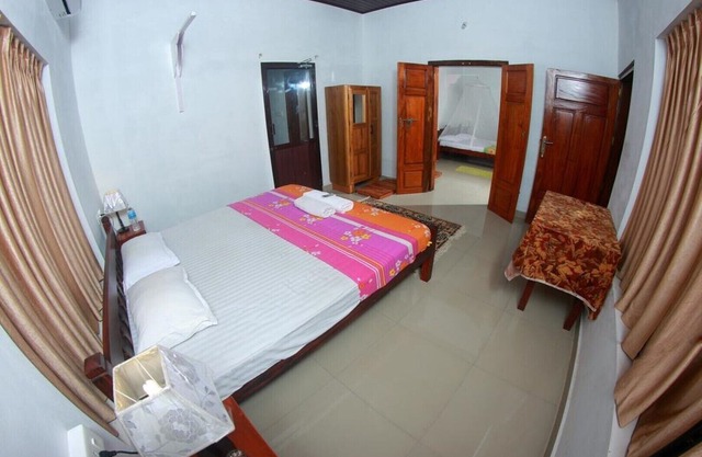 M R Beach & Cottages