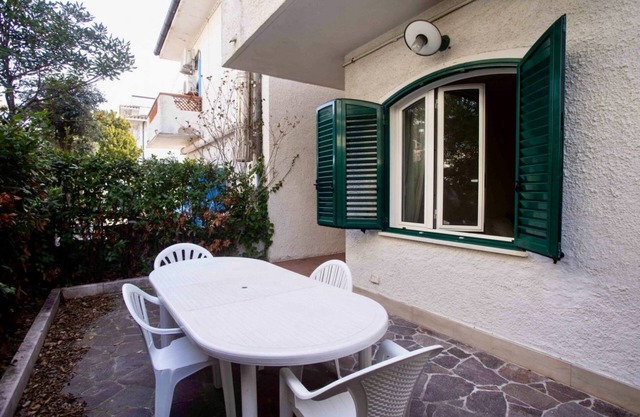 M220 - Marcelli, villa with porch 100m from the sea