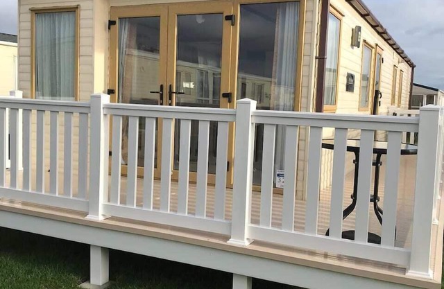 M321 - 8 Berth Caravan with Veranda - Pet Friendly