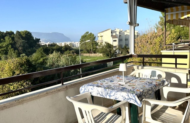 M410 - Marcelli, comfortable three-room apartment with large terrace