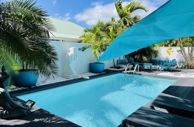 MAGNOLIA, friendly villa just a few steps from Orient Bay beach!