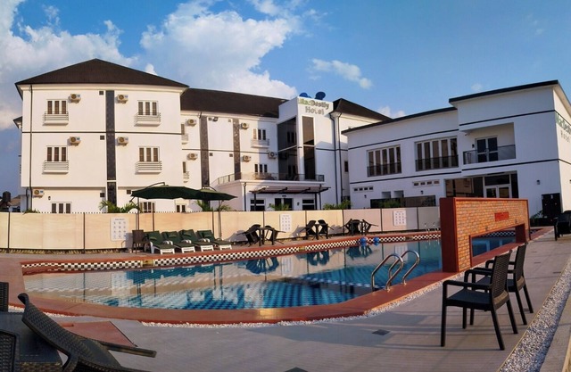 MacDestly Hotel