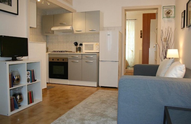 Maciachini Apartment