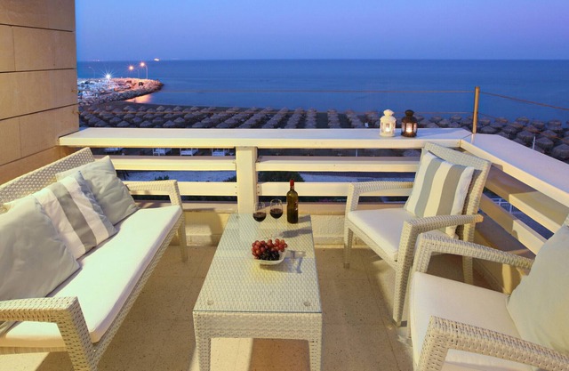 Mackenzie Seafront Suite