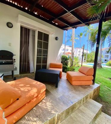 Madonna Pool Beach los Corales