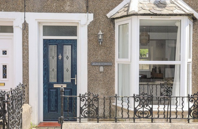 MAES Y DDOL, family friendly, country holiday cottage in Nefyn