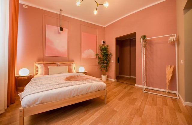 Magheru Boulevard Cozy Studios - Where Less is More