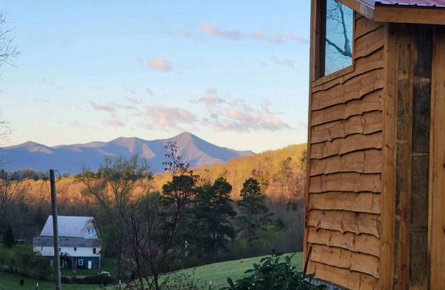 Magical Views at Olivia’s Cozy Cabin