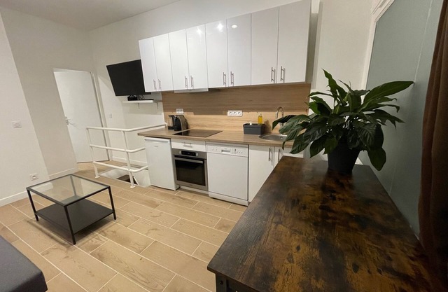 Maginfique Mathurin Metro Volontaire apartment