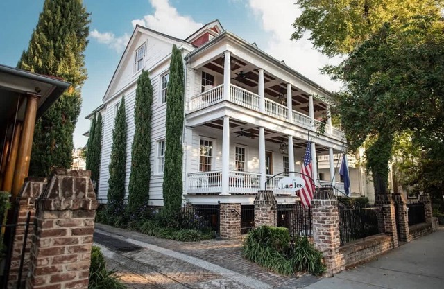 Magnificent 1852 Mansion, Center Historic District