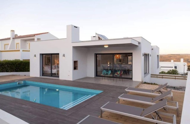Magnificent 3-bedroom villa with private pool 2 minutes from the beach!