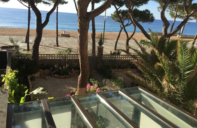 Magnificent Catalan villa facing the sea. Feet in the sand, 1 hour from BCN.